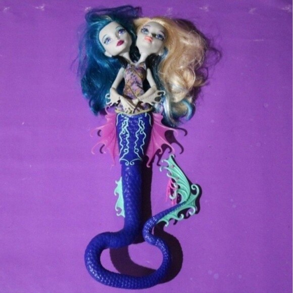 Monster High Scarrier Reef Peri & Pearl Serpentine Doll - Picture 1 of 1